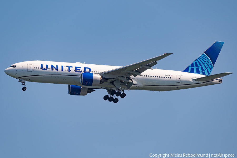 United Airlines Boeing 777-222 (N212UA) | Photo 680847
