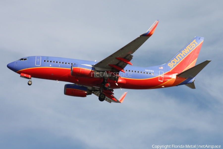 Southwest Airlines Boeing 737-7H4 (N212WN) | Photo 327810