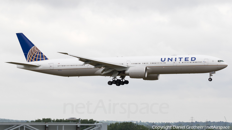 United Airlines Boeing 777-322(ER) (N2136U) | Photo 186788