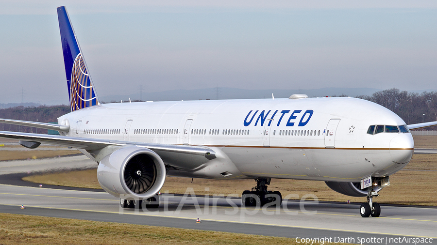 United Airlines Boeing 777-322(ER) (N2138U) | Photo 260318