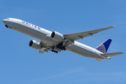 United Airlines Boeing 777-322(ER) (N2138U) at  San Francisco - International, United States