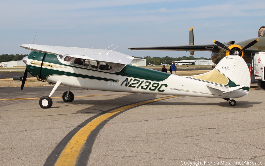 (Private) Cessna 195B Businessliner (N2139C) | Photo 328518