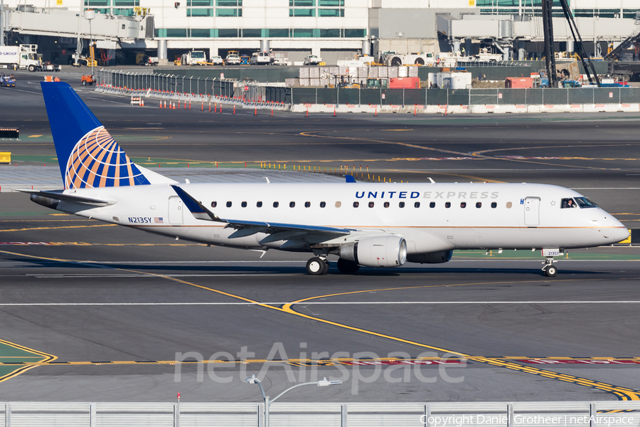 United Express (SkyWest Airlines) Embraer ERJ-175LR (ERJ-170-200LR) (N213SY) | Photo 255328