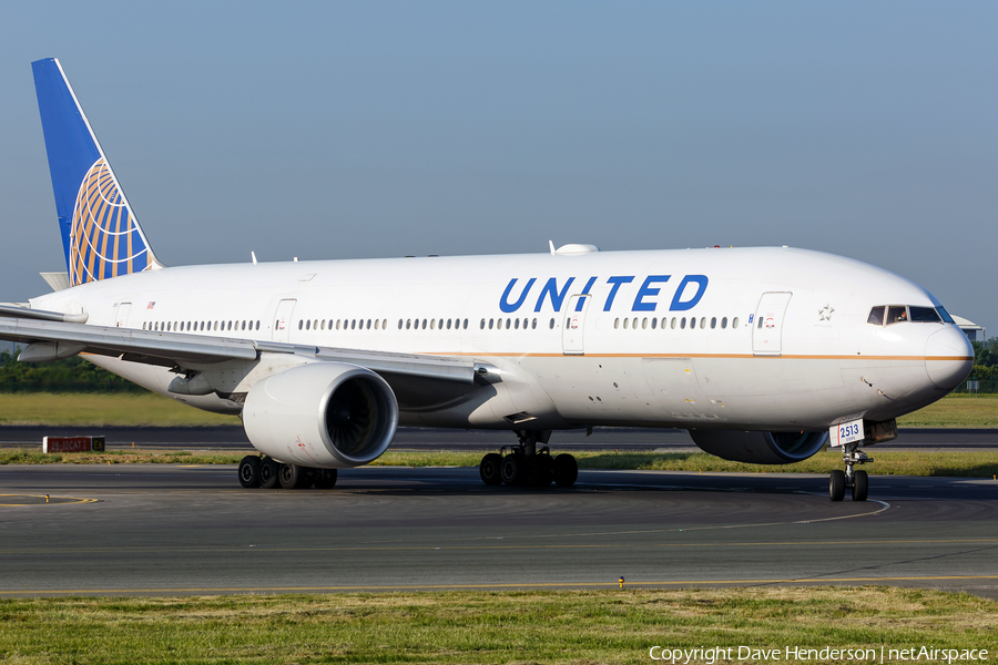 United Airlines Boeing 777-222 (N213UA) | Photo 247775