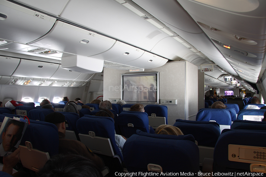 United Airlines Boeing 777-222 (N213UA) | Photo 81798