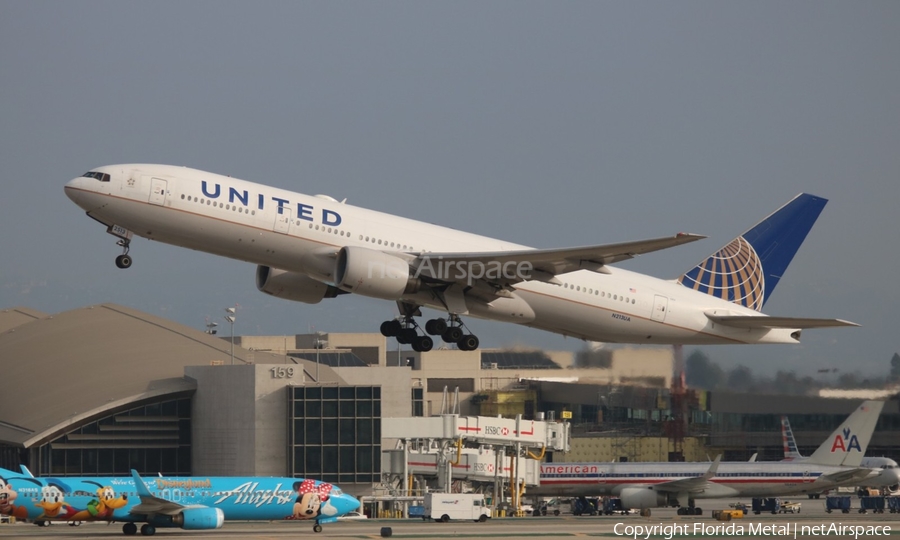 United Airlines Boeing 777-222 (N213UA) | Photo 300164