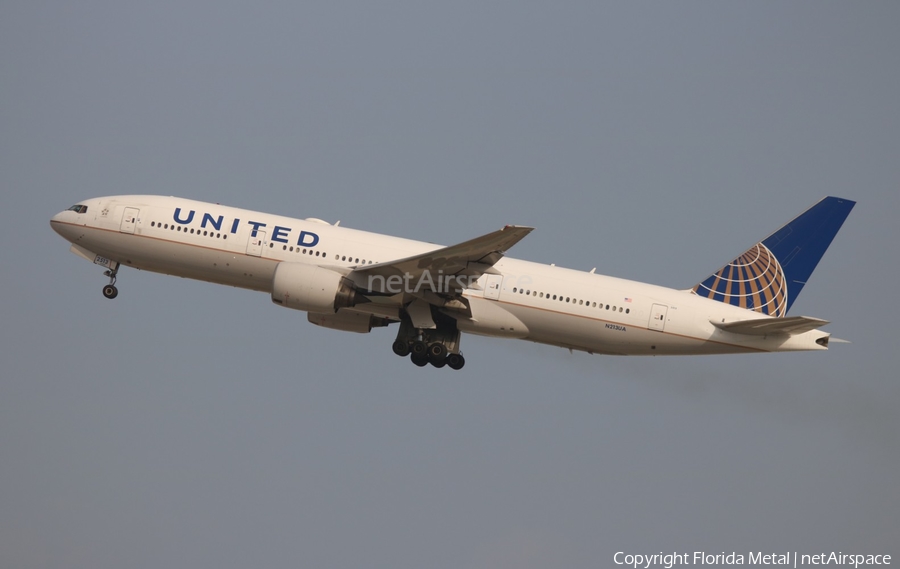 United Airlines Boeing 777-222 (N213UA) | Photo 569659
