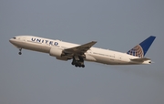 United Airlines Boeing 777-222 (N213UA) at  Los Angeles - International, United States