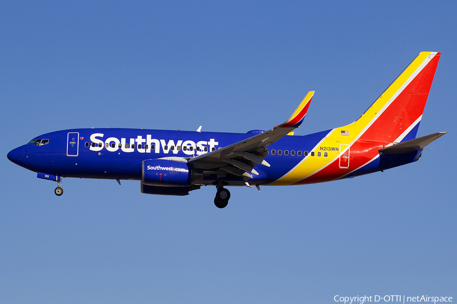 Southwest Airlines Boeing 737-7H4 (N213WN) | Photo 547065