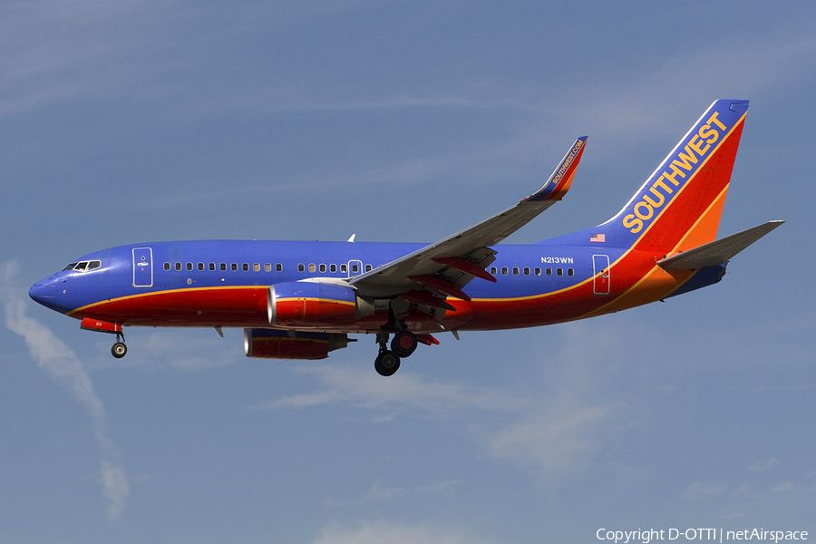 Southwest Airlines Boeing 737-7H4 (N213WN) | Photo 279821