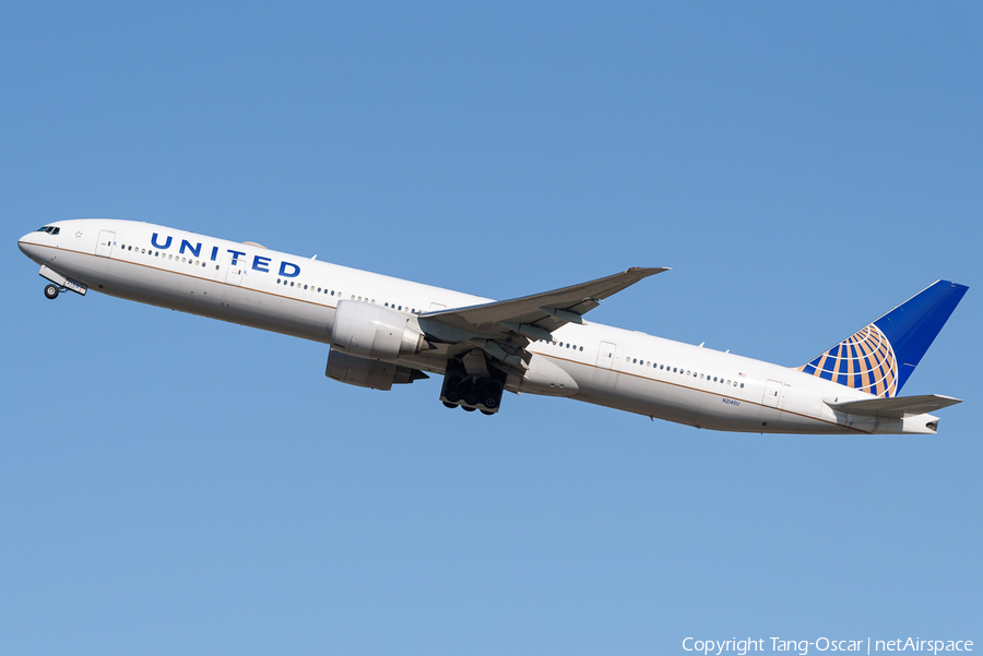 United Airlines Boeing 777-322(ER) (N2140U) | Photo 466450