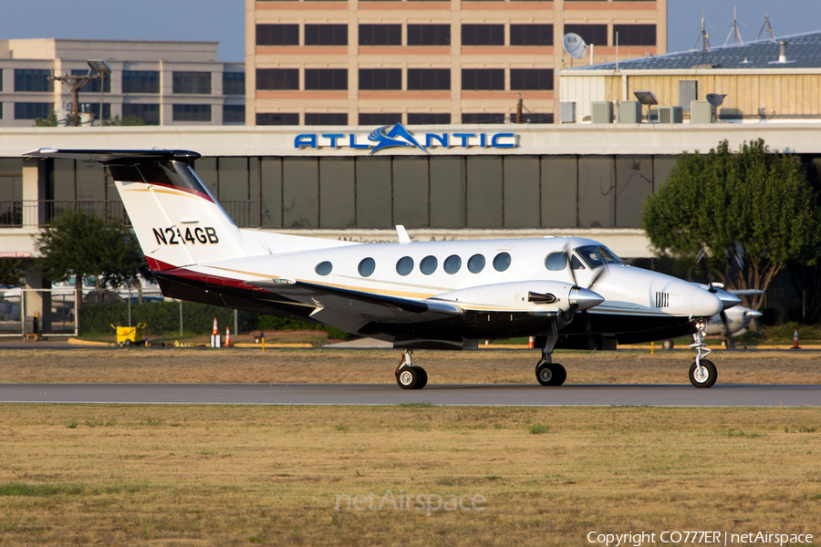 (Private) Beech King Air B200 (N214GB) | Photo 32274