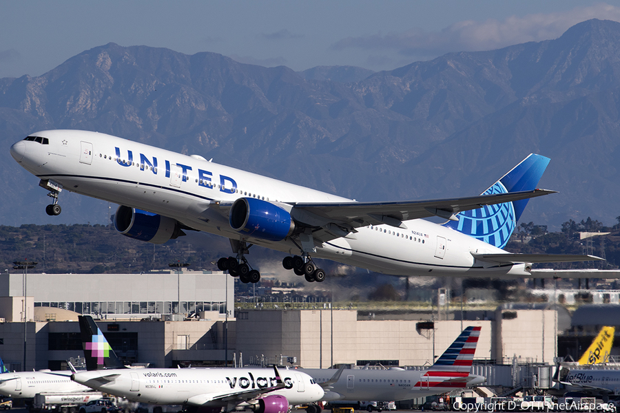 United Airlines Boeing 777-222 (N214UA) | Photo 539623