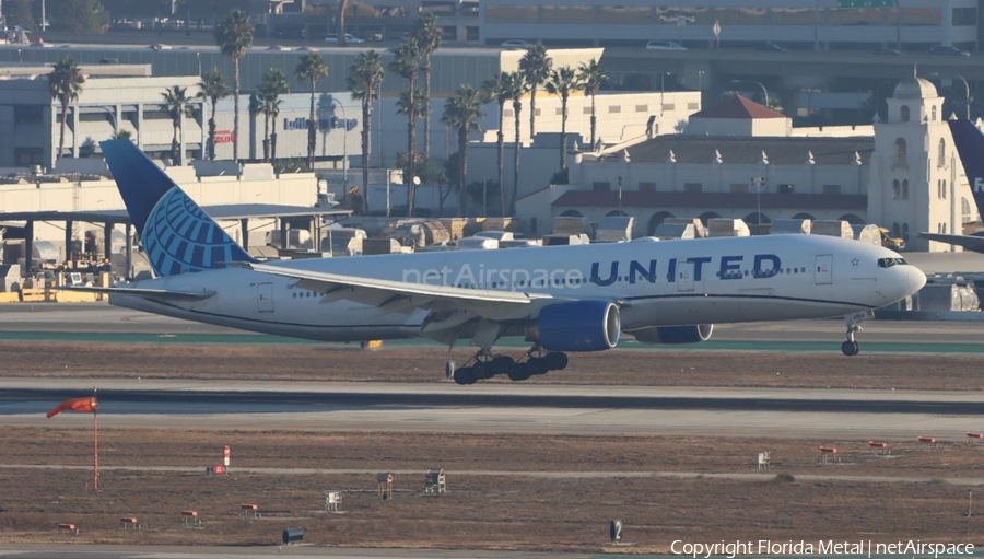 United Airlines Boeing 777-222 (N214UA) | Photo 660510