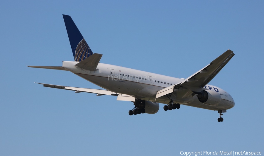 United Airlines Boeing 777-222 (N214UA) | Photo 569668