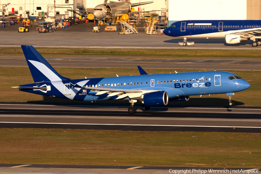 Breeze Airways Airbus A220-300 (N215BZ) | Photo 560847