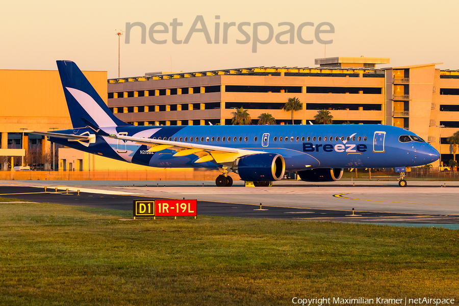 Breeze Airways Airbus A220-300 (N215BZ) | Photo 603289