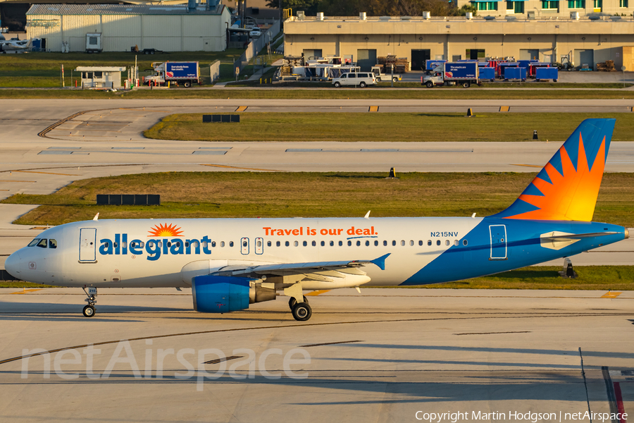 Allegiant Air Airbus A320-214 (N215NV) | Photo 347039