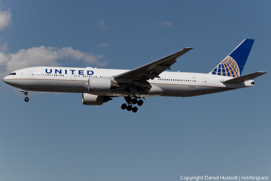 United Airlines Boeing 777-222 (N215UA) | Photo 446770