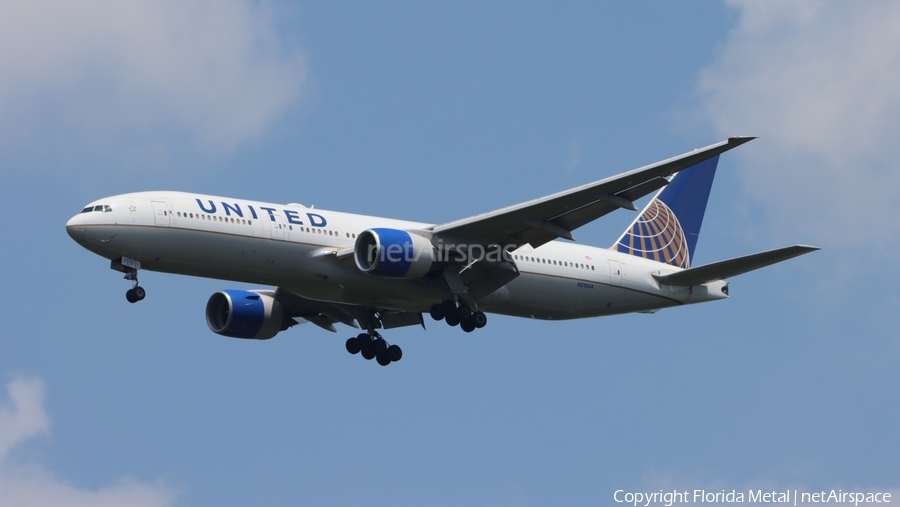 United Airlines Boeing 777-222 (N215UA) | Photo 650804
