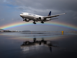 United Airlines Boeing 777-222 (N215UA) at  San Francisco - International, United States