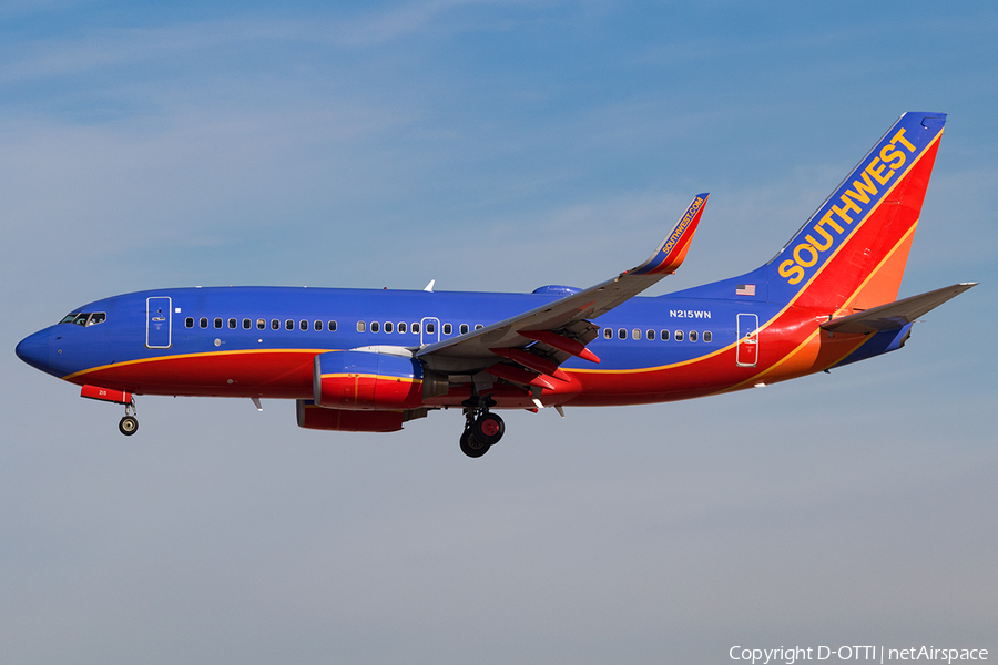 Southwest Airlines Boeing 737-7H4 (N215WN) | Photo 137551