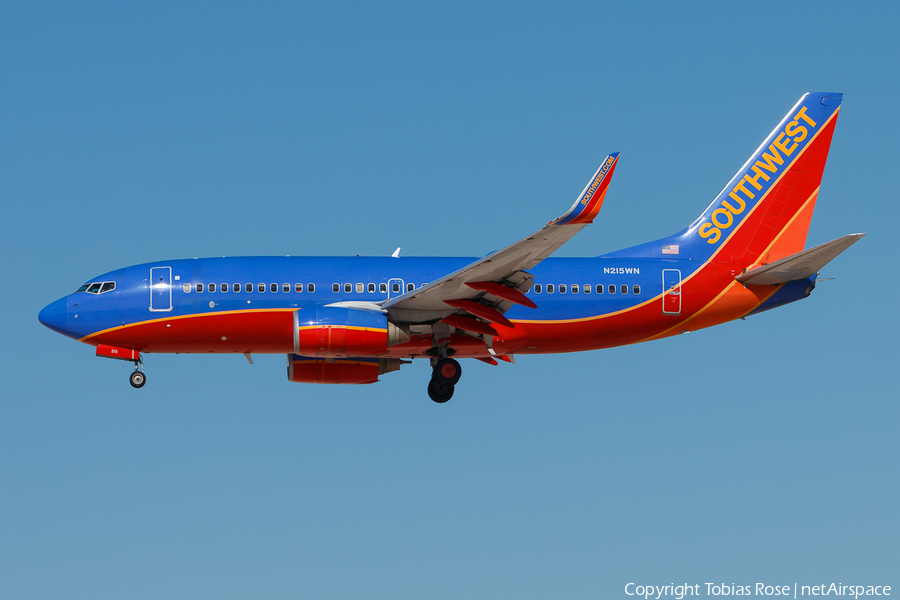 Southwest Airlines Boeing 737-7H4 (N215WN) | Photo 297046