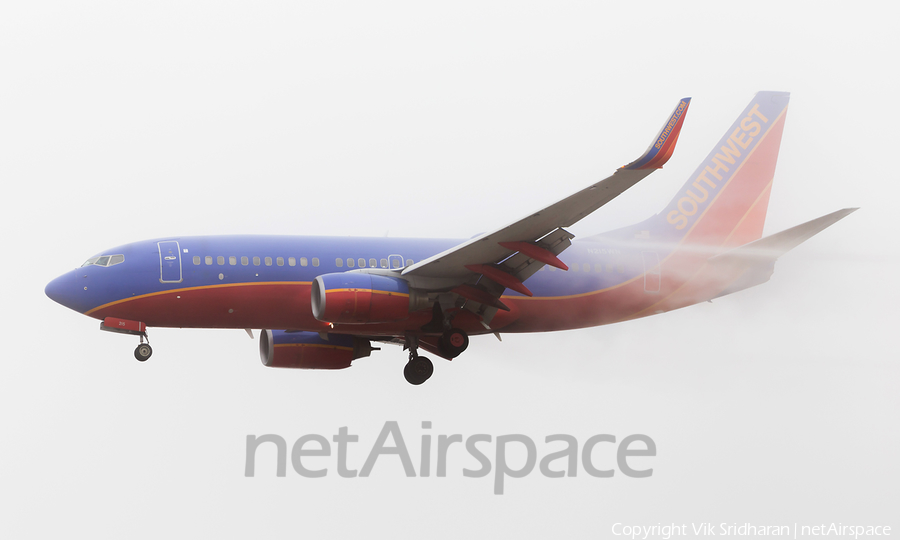 Southwest Airlines Boeing 737-7H4 (N215WN) | Photo 207385