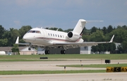 NetJets Bombardier CL-600-2B16 Challenger 650 (N216QS) at  Oakland County - International, United States