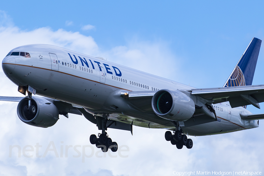 United Airlines Boeing 777-222(ER) (N216UA) | Photo 247920