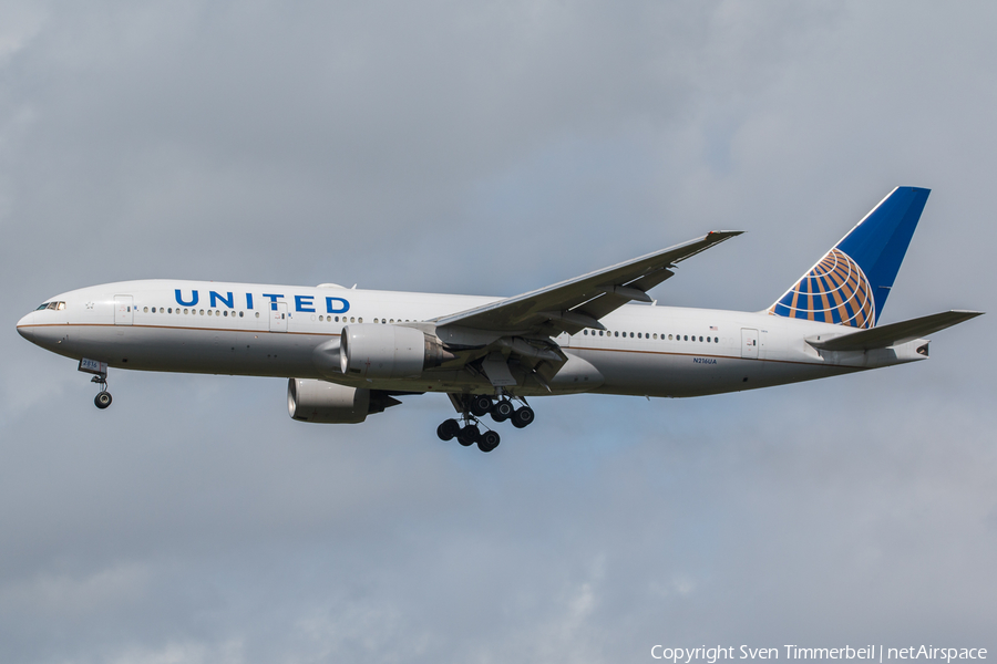 United Airlines Boeing 777-222(ER) (N216UA) | Photo 343951