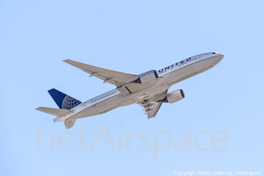 United Airlines Boeing 777-222(ER) (N216UA) | Photo 468922