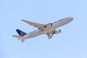 United Airlines Boeing 777-222(ER) (N216UA) at  San Francisco - International, United States