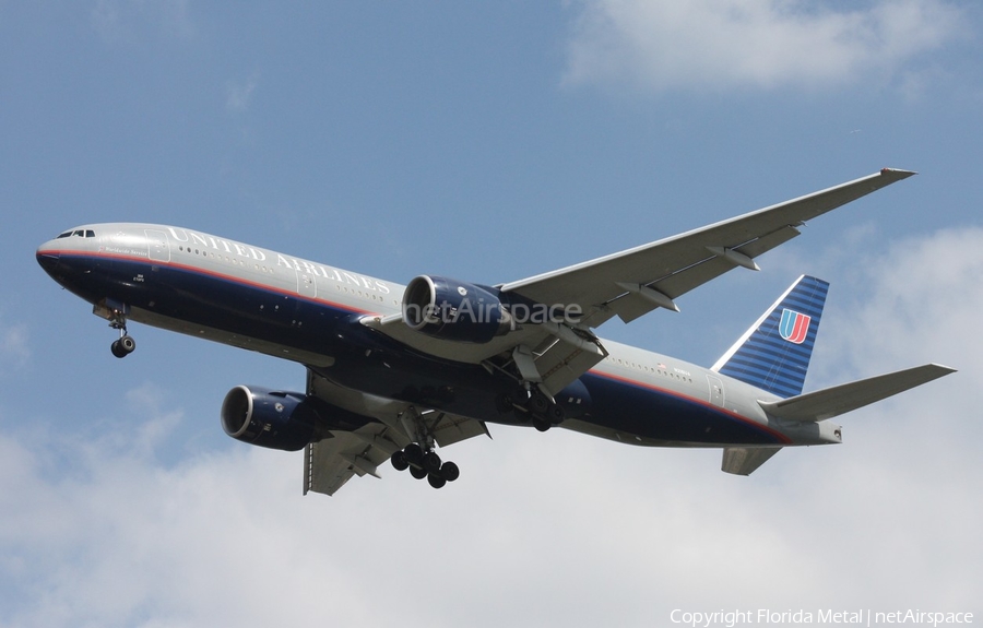 United Airlines Boeing 777-222(ER) (N216UA) | Photo 300167
