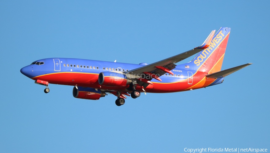Southwest Airlines Boeing 737-7H4 (N216WR) | Photo 570072