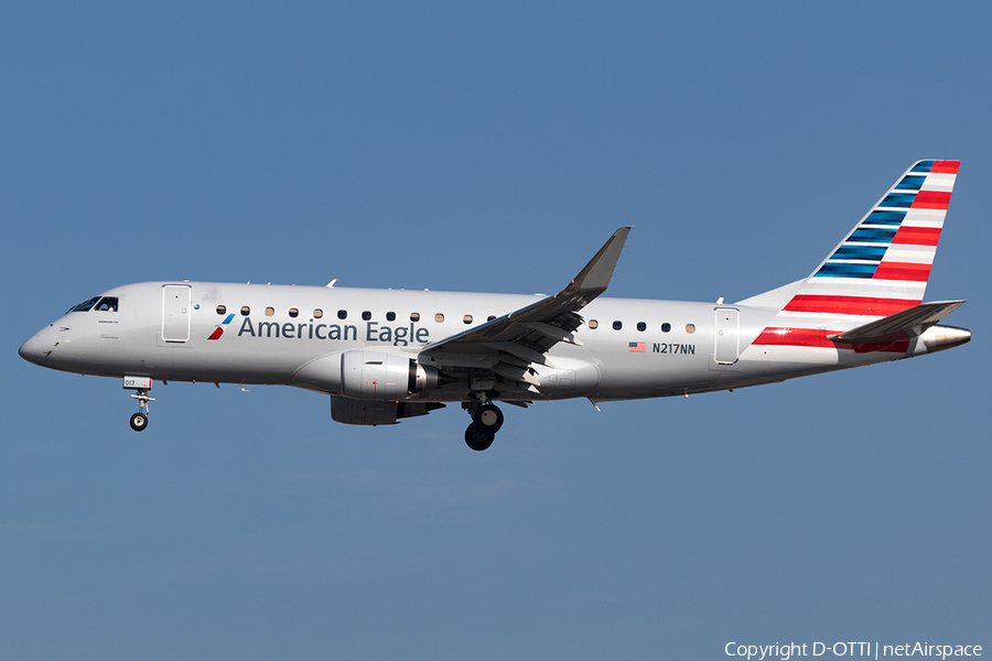 American Eagle (Compass Airlines) Embraer ERJ-175LR (ERJ-170-200LR) (N217NN) | Photo 142977