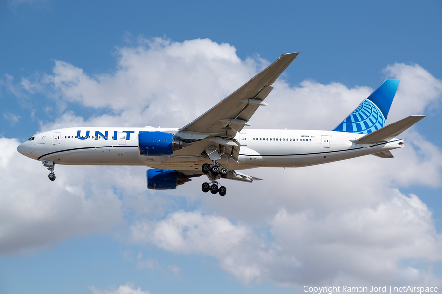 United Airlines Boeing 777-222(ER) (N217UA) | Photo 590669