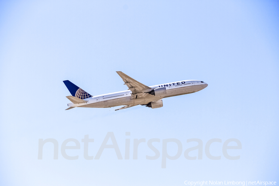 United Airlines Boeing 777-222(ER) (N217UA) | Photo 468924