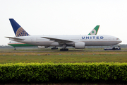 United Airlines Boeing 777-222(ER) (N217UA) at  Taipei - Taoyuan, Taiwan
