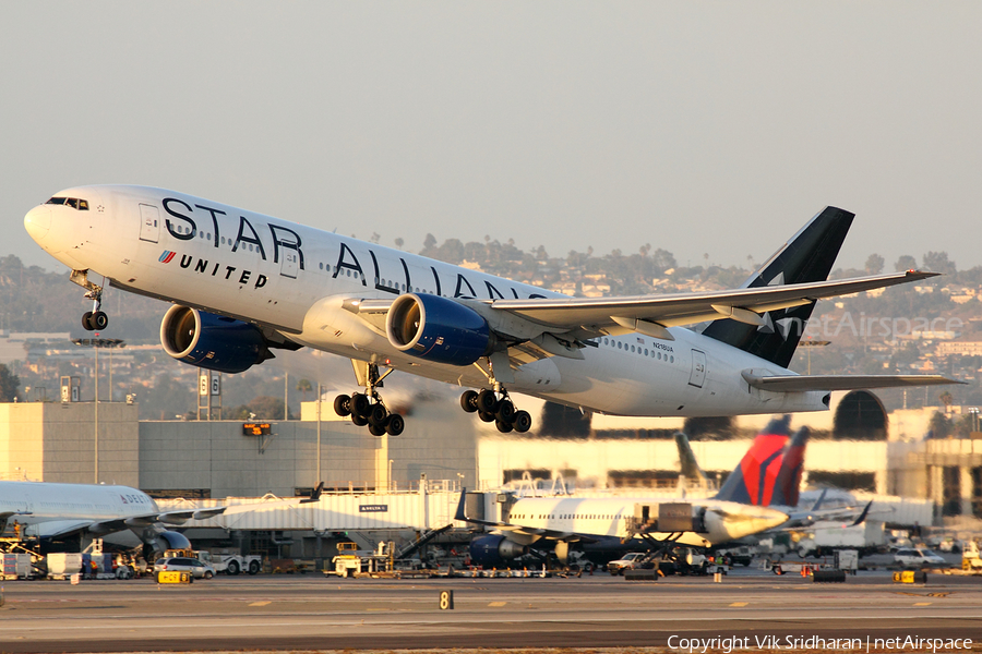 United Airlines Boeing 777-222(ER) (N218UA) | Photo 12709