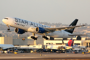 United Airlines Boeing 777-222(ER) (N218UA) at  Los Angeles - International, United States