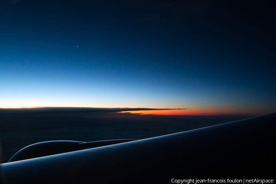 United Airlines Boeing 777-222(ER) (N218UA) | Photo 94528
