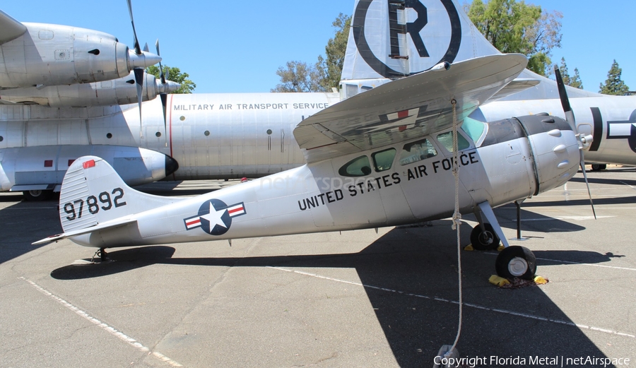 (Private) Cessna 195B Businessliner (N2194C) | Photo 307429