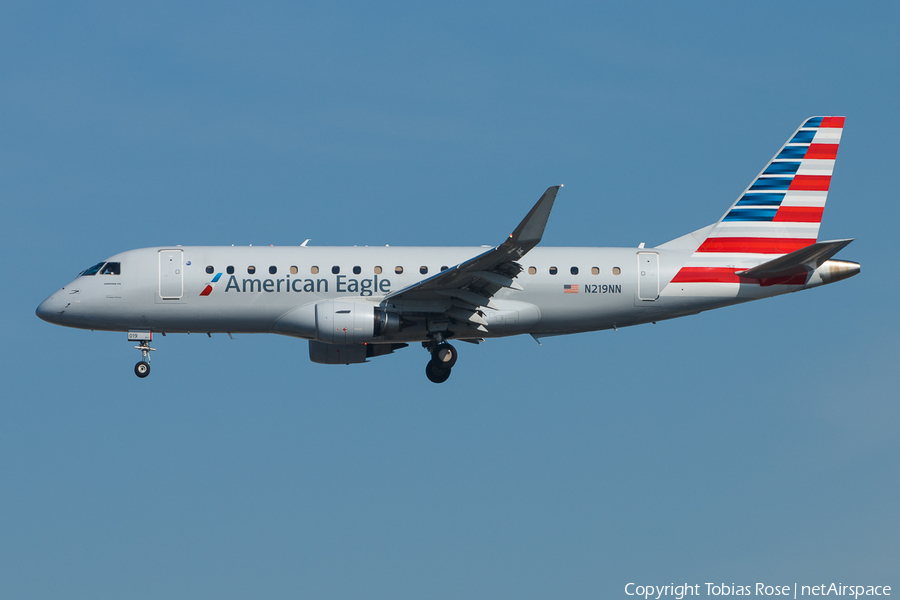 American Eagle (Compass Airlines) Embraer ERJ-175LR (ERJ-170-200LR) (N219NN) | Photo 298834