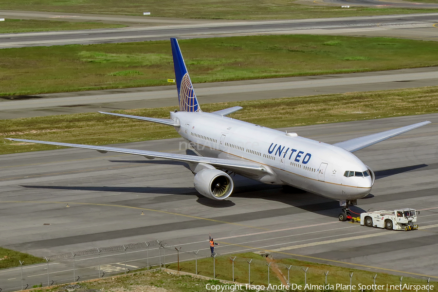 United Airlines Boeing 777-222(ER) (N219UA) | Photo 392510