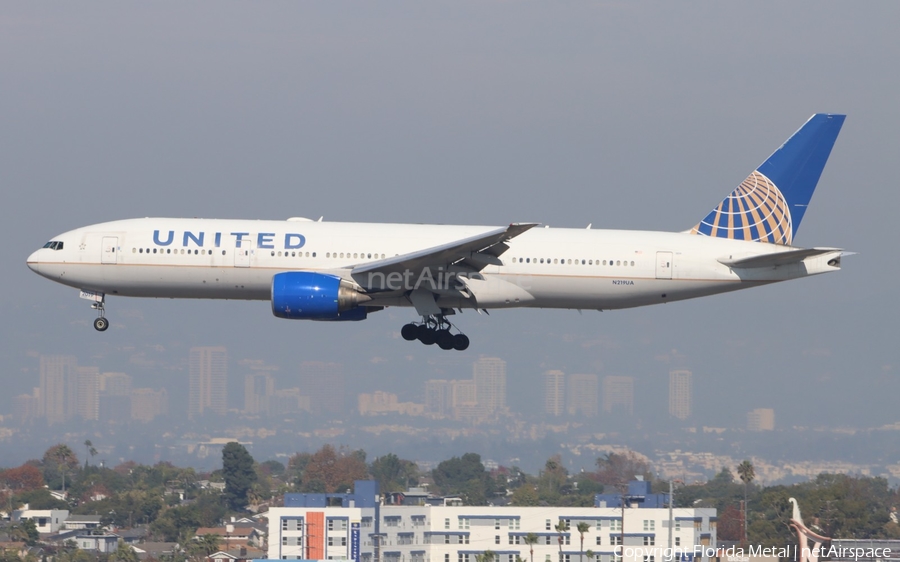 United Airlines Boeing 777-222(ER) (N219UA) | Photo 660513