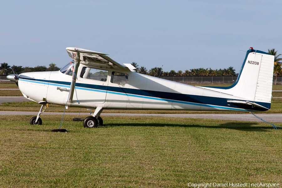 (Private) Cessna 172 Skyhawk (N2208) | Photo 513600