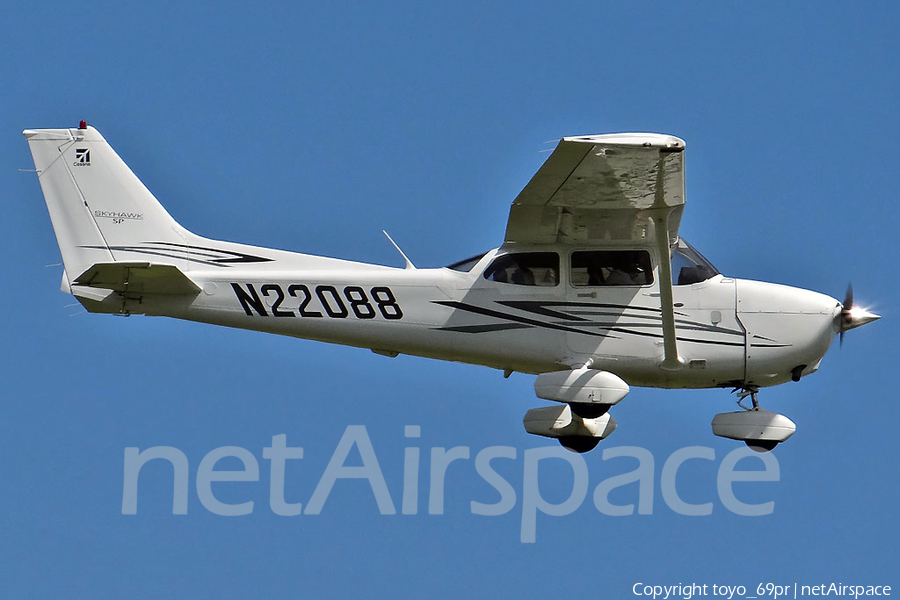 (Private) Cessna 172S Skyhawk SP (N22088) | Photo 70521