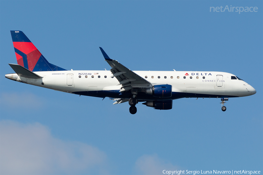 Delta Connection (Republic Airlines) Embraer ERJ-175LR (ERJ-170-200LR) (N220JQ) | Photo 498809