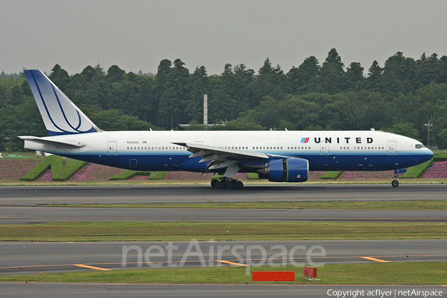 United Airlines Boeing 777-222(ER) (N220UA) | Photo 379854